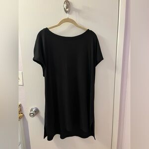 Classic Black Women's Top Like New! Size 14/16 PTP 26-26 Very Stretchy!
